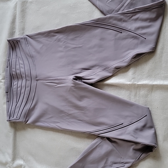 Lululemon Get in Line Leggings - Picture 2 of 7